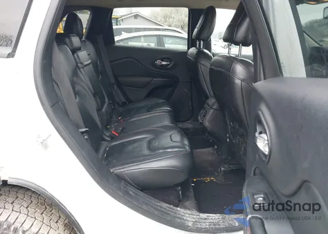 2016 Jeep Cherokee Trailhawk from USA, damaged, VIN 1C4PJMBS7GW241076